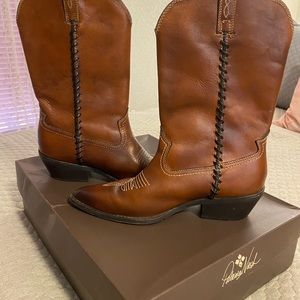 Patricia Nash Leather Boots: 9.5, lightly worn with a brown natural shade.